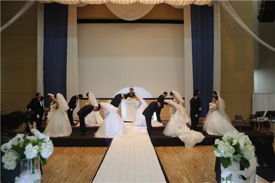 삼성전자, '사랑의 합동결혼식' 개최…임직원 '사회·축가' 재능기부