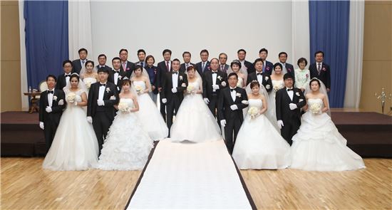 삼성전자, '사랑의 합동결혼식' 개최…임직원 '사회·축가' 재능기부