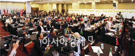 광주U대회 조직위원회는 13일 오전 광주시 서구 치평동 홀리데이인광주호텔 3층 다이너스티홀에서 51개국 대표단장 등이 참석한 가운데 6개 단체 종목의 조추첨 행사를 가졌다.
