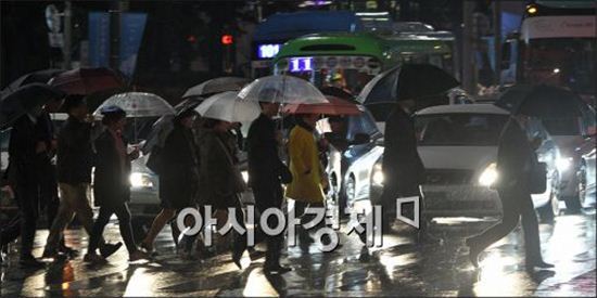 오늘(24일) 전국 비 소식…출근길 우산, 더위 한풀 꺾여