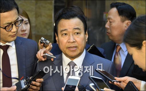 [포토]불법 정치자금 해명하는 이완구 총리