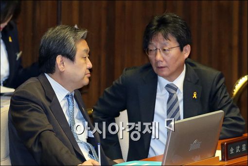 [포토]선거 코앞…심각한 새누리당 지도부