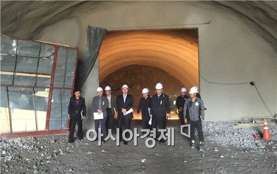 순천시 명창환 부시장은 13일 오후 순천시 안전대진단의 일환으로 풍덕1배수펌프장과 팔마사거리~신대지구간 터널공사장에 대한 현장점검을 실시했다.
