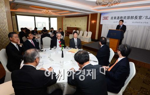 [포토]한국투자 일본 기업인들 만난 윤상직 장관 