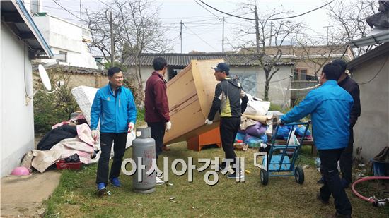 장흥군 희망복지지원단, 주택철거로 위기 맞은 가정 새보금자리 마련