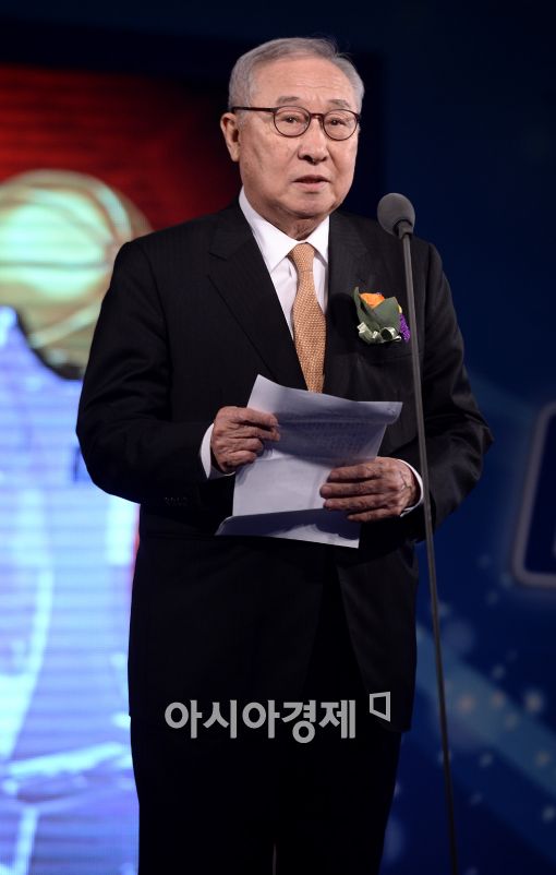 [포토]인사말하는 김영기 KBL 총재