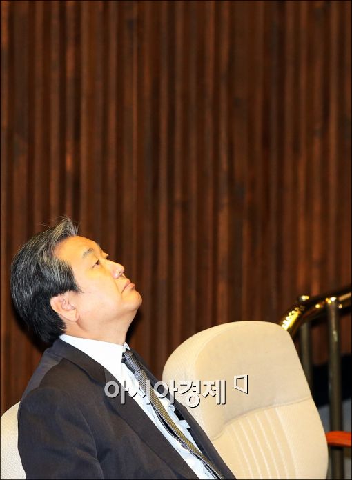 [포토]허탈한(?) 김무성 대표