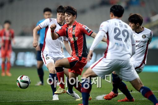 [포토]윤주태, '다 뚫어주마'