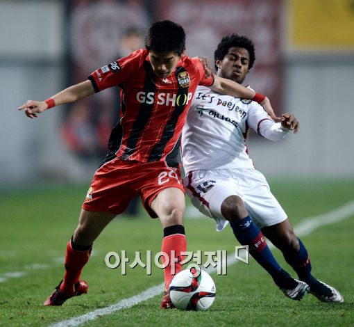 [포토]이상협, '넌 빠져!'