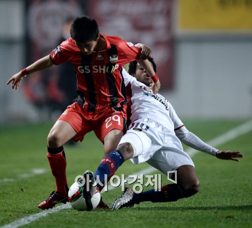 [포토]아드리아노, '그냥은 못 보내'