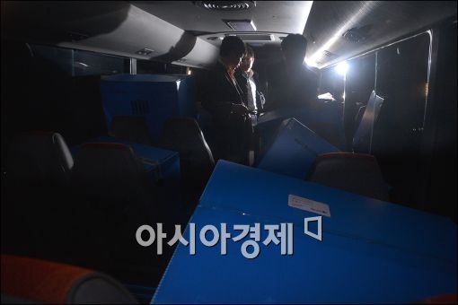 [포토]버스에 가득찬 경남기업 압수품