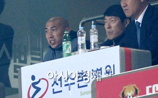 [포토]차두리, '아버지와 함께 관중석에서'