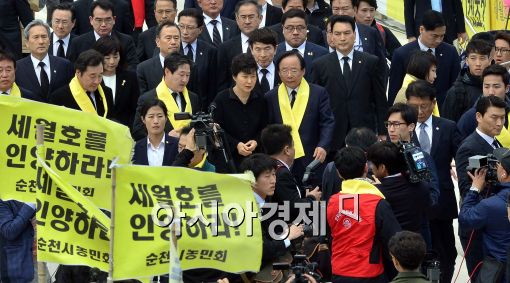 ▲지난 16일 유가족이 떠난 팽목항을 찾은 박근혜 대통령(사진=아시아경제DB)