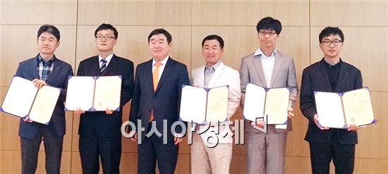 구례군(군수 서기동)이 전라남도 주관으로 지난 15일 여수 디오션리조트에서 열린 '2015토지행정 연수대회”연구과제 발표에서 최우수상을 받았다.
