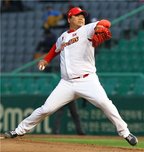 채병용 '6이닝 퍼펙트'…SK, 넥센 잡고 2위 복귀