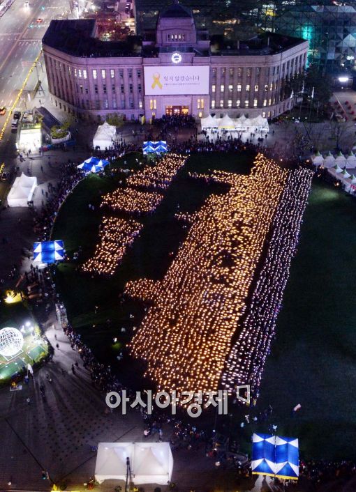 '세상에서 가장 슬픈 도전' 성공…광장에 수놓인 4160개 촛불