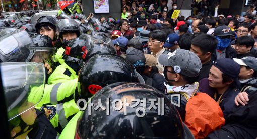 유가족 연행에 세월호 범국민대회 중단…시민·경찰 충돌(종합)