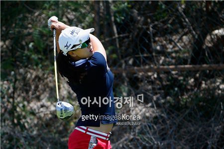 김세영이 롯데챔피언십 최종일 5번홀에서 티 샷을 하고 있다. 카폴레이(美 하와이주)=Getty images/멀티비츠 