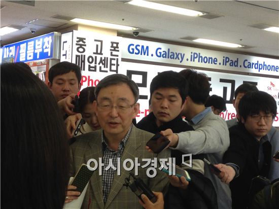 [르포]갤S6 마케팅 경쟁에도…"손님 없어 민망할 정도"