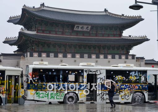 [포토]흉물스러운 경찰버스