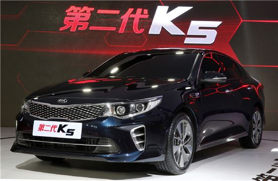 기아차가 상하이모터쇼에서 선보이는 신형 K5.