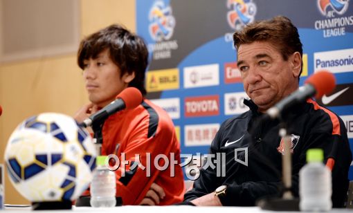 [포토]기자회견하는 우라와 레즈