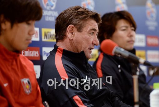 [포토]기자회견하는 우라와 레즈 미하일로 페트로비치 감독