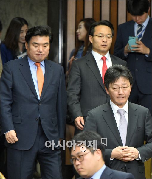 [포토]회의 참석하는 유승민 원내대표