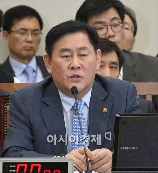 [포토]답변하는 최경환 경제부총리