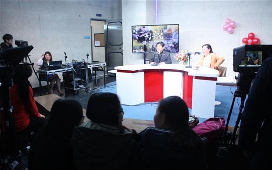 성북마을미디어지원센터에 마련된 방송스튜디오
