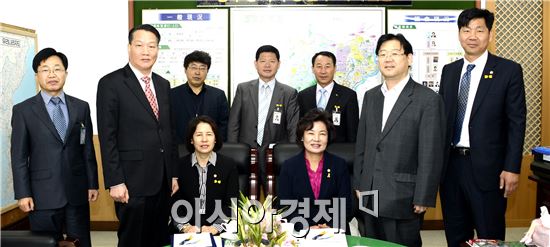 광주시 광산구의회(의장 이영순)는 의정활동의 전문성과 완성도를 높이기 위해 22일 법률고문 2명을 위촉했다.
