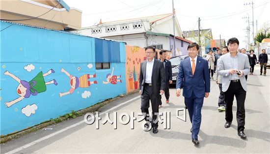 [포토]광주 남구, 송하동 입하마을 벽화그리기 준공