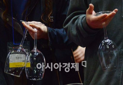 [포토]와인 박람회의 필수품 