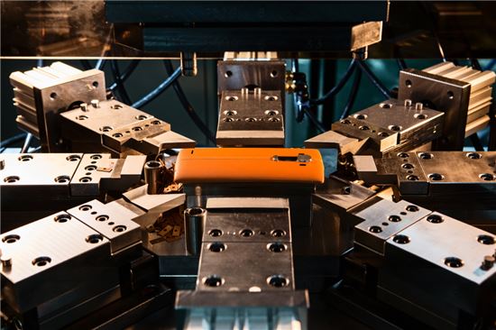 LG전자, "G4는 천연 가죽 커버로 엣지있게"