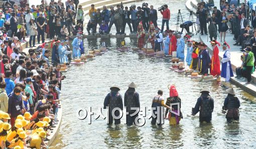 [포토]'적이 올 때까지 숨어있는겁니다' 