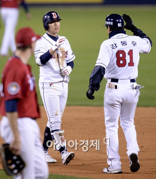 [포토]정수빈, '쐐기 1타점 적시타'