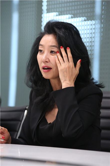 “기획사 대표가 술 접대 제의” 김부선, 항소심도 ‘벌금형’