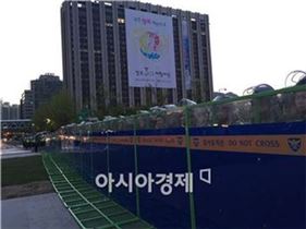 ▲세월호 범국민 추모대회가 열린 광화문 광장에서 대기중인 전경들(사진=원다라 기자)