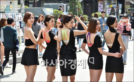 [포토]"올 여름은 란제리 노출 패션으로~"