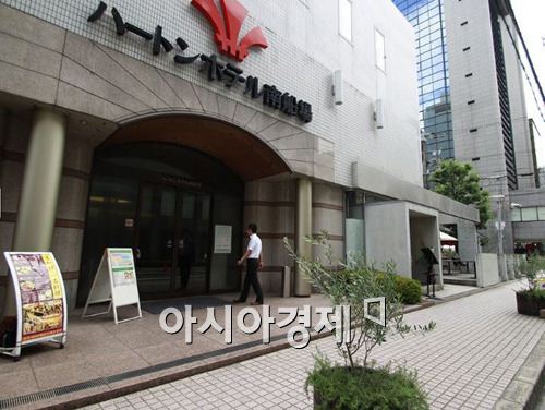 임피리얼 팰리스, 日오사카 비즈니스 호텔 인수