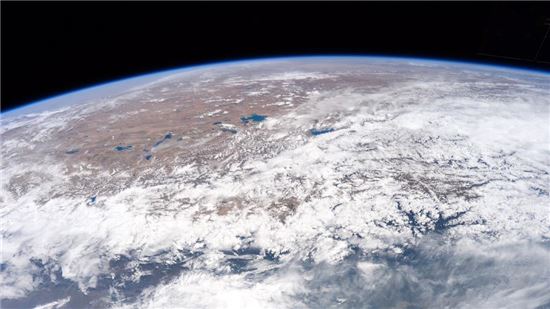 ▲대참사의 현장인 네팔과 히말라야. ISS 우주비행사들이 슬픔과 기도를 전했다. [사진제공=NASA]
