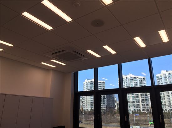 리탈 송도 신사옥에 설치된 필립스 빌딩용 스마트 LED 조명 솔루션 (사진제공 : 필립스)