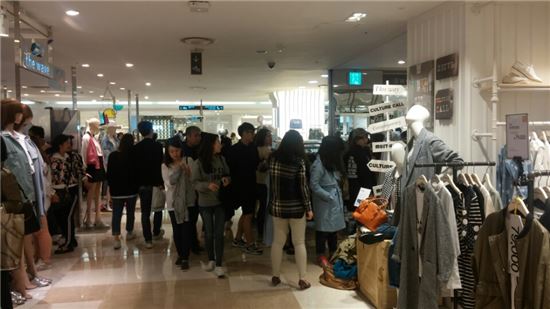 소비심리 돌아서나? 백화점·대형마트 실적 '뒤집기' 성공