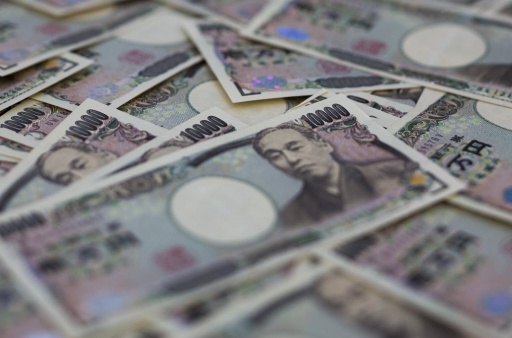 엔저의 효과를 누리고 있는 일본을 상징하는 엔화 1만엔권 지폐.