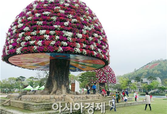 [포토]꿈나무· 희망나무 아래에서