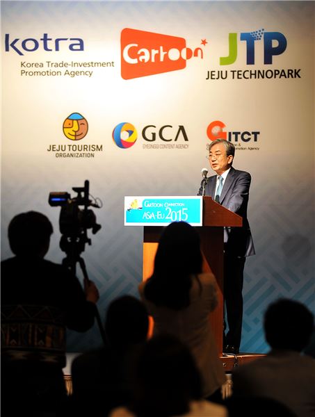 KOTRA가 28일 제주롯데호텔에서 개최한 '아시아-EU 카툰커넥션' 개막식에서 김성수 KOTRA 전략마케팅본부장이 개회사를 하고 있다. 
