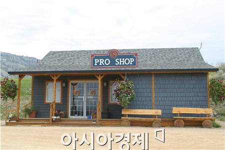 국내 골프장과 달리 미국에서는 프로숍(pro shop), 영국에서는 골프숍(golf shop)에서 예약을 진행한다.