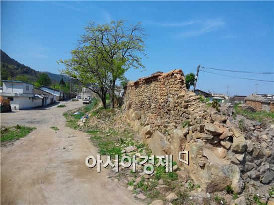 <나주읍성 토담길이 일부 붕괴된 모습. 사진제공=나주시>