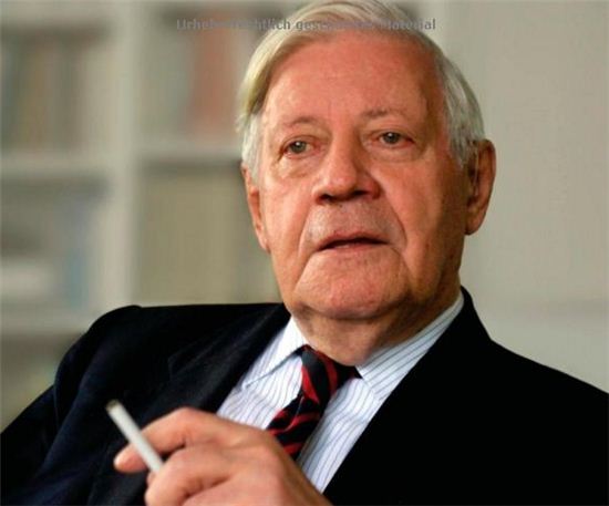 96세에 줄담배 대담…슈미트 전 독일 총리 기염