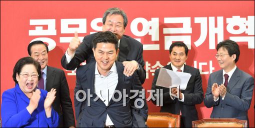 [포토]"우리 대표님 만만세"